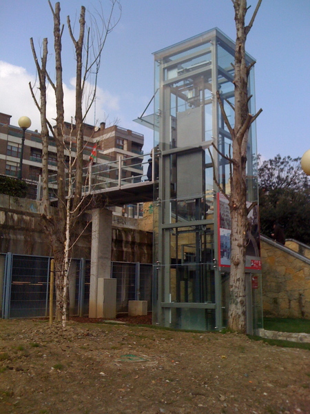 LibreDeBarreras.es - DOS  ASCENSORES EN VILLAMONTE Img_2147