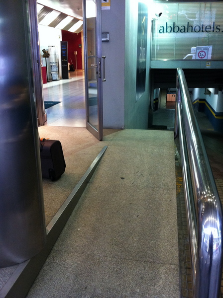 LibreDeBarreras.es - HOTEL ABBA PARQUE - ACCESO DEFICIENTE Img_1525