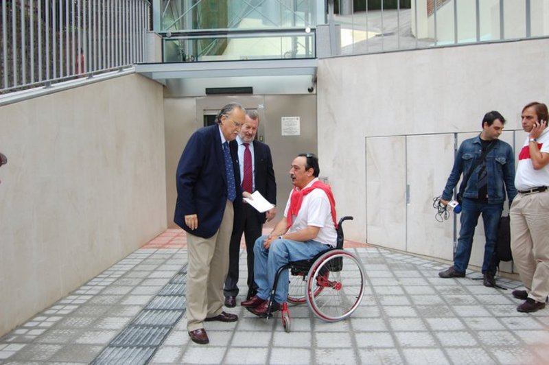 271013_219428518092763_119563901412559_530686_2150693_n